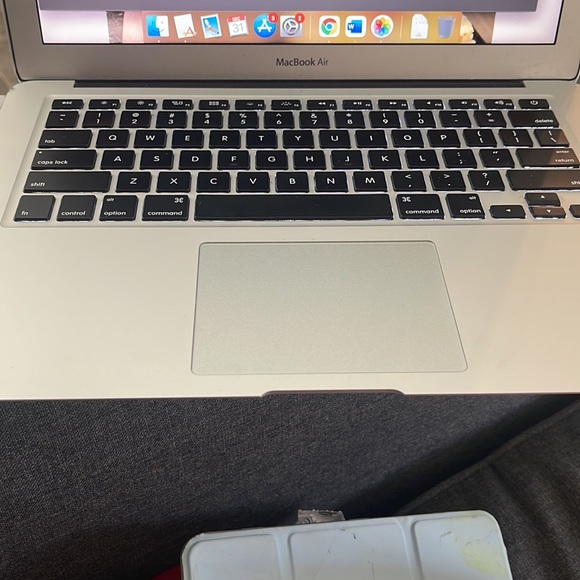 MacBook Air 13” - Picture 6 of 9